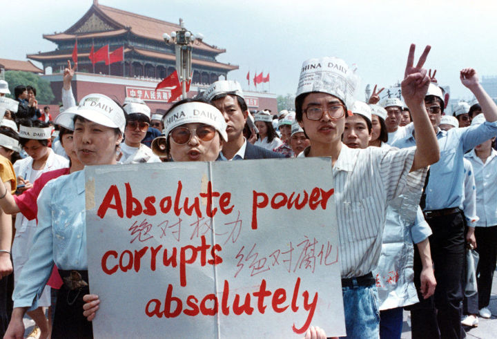 A group of journalists supports the pro-Democracy protest in Tiananmen Square, Peking, China May 17, 1989. REUTERS